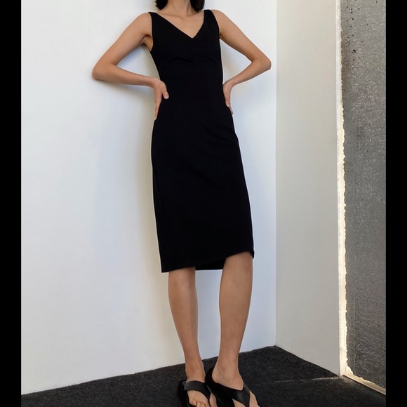 Aritzia Babaton Brodie dress - Picture 1 of 5